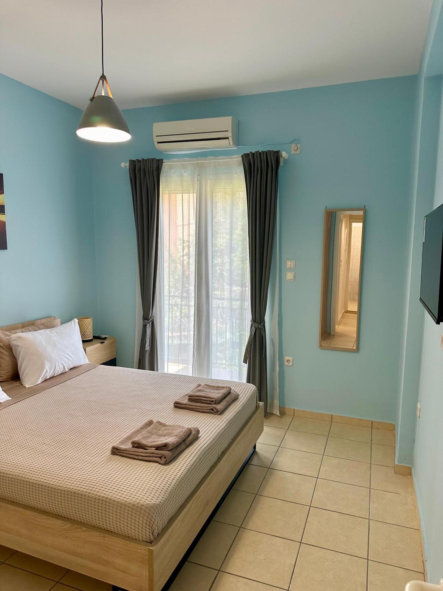Seaside Escape Apartments - Poseidon Палеа-Фокеа Экстерьер фото