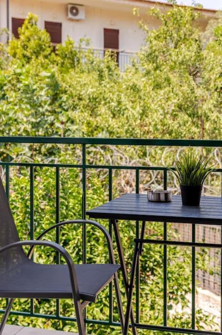 Seaside Escape Apartments - Poseidon Палеа-Фокеа Экстерьер фото